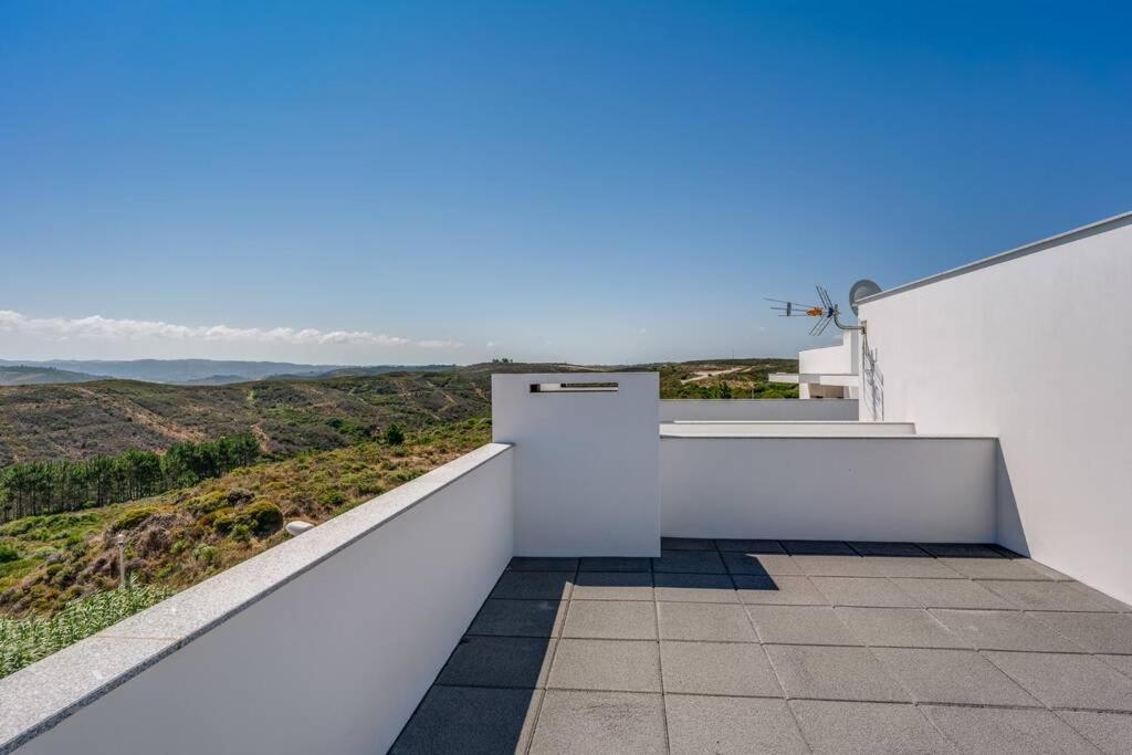 Happiness Apartment - 2Bedroom Apt In Aljezur Esterno foto